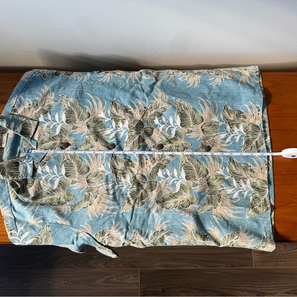 Hawaiian short sleeve button-up - Picture 7 of 7